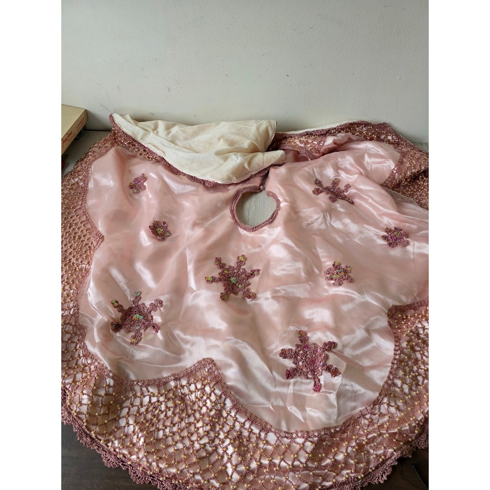 Vintage beaded pink tree skirt knit crocheted pearls
